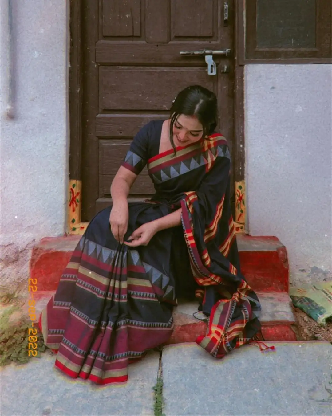 Zee Telugu TV Actress Anu Varsha Images in Black Saree